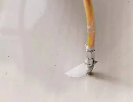 平舆瓷砖空鼓维修公司专业解答在瓷砖铺贴过程中，如果使用的砂料过粗（如全部使用了粗砂），可能会导致以下问题
